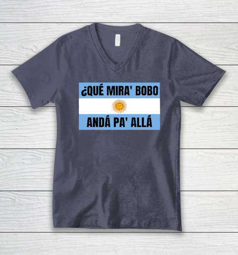 Qué Miras Bobo V-Neck T-Shirt 6