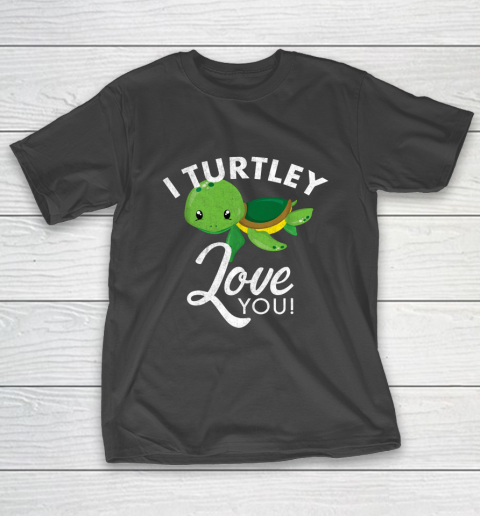 Cute Valentines Turtle I Turtley Love You Valentine Gift T-Shirt