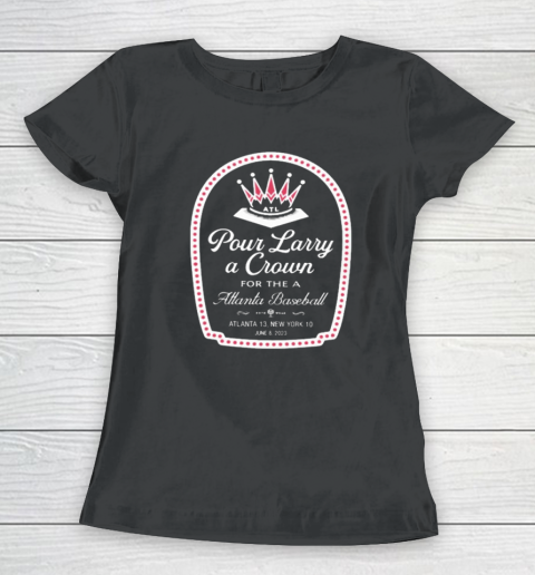 Atlanta Braves Pour Larry A Crown Women's T-Shirt