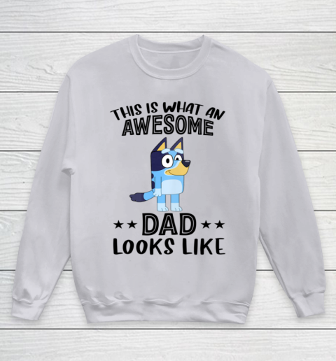 Bluey dad This Is What An Awesome Dad Looks Like Youth Sweatshirt 2