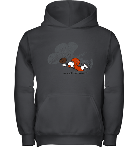 Chicago Bears Snoopy Plays The Football Game Youth Hoodie