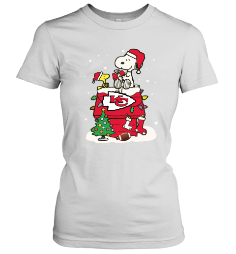 A Happy Christmas With Kansas City Chiefs Snoopy Women's T-Shirt