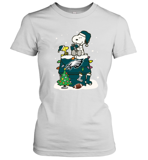 A Happy Christmas With Philadelphia Eagles Snoopy Women's T-Shirt