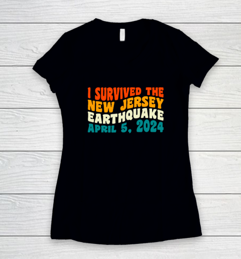 I Survived The New Jersey 4.8 Magnitude Earthquake Women's V-Neck T-Shirt