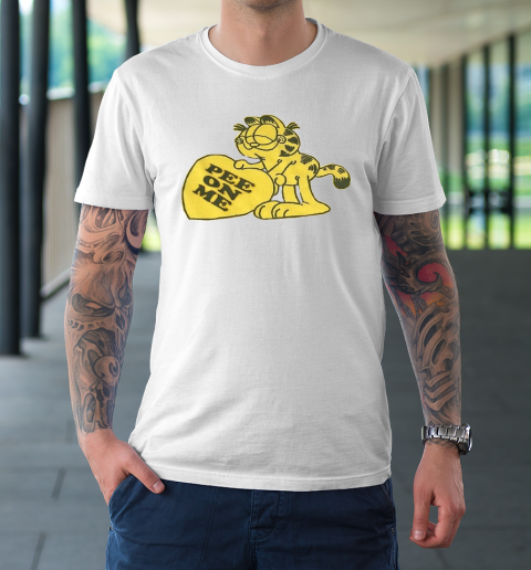 Pee On Me Garfield Funny T-Shirt