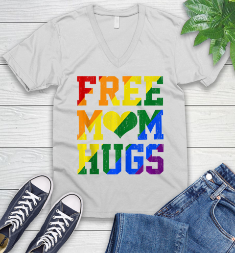 Nurse Shirt Vintage Free Mom Hugs Rainbow Heart LGBT Pride Month 2020 Shirt V-Neck T-Shirt