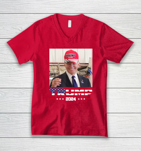 Joe biden Wearing A Trump Hat V-Neck T-Shirt 5