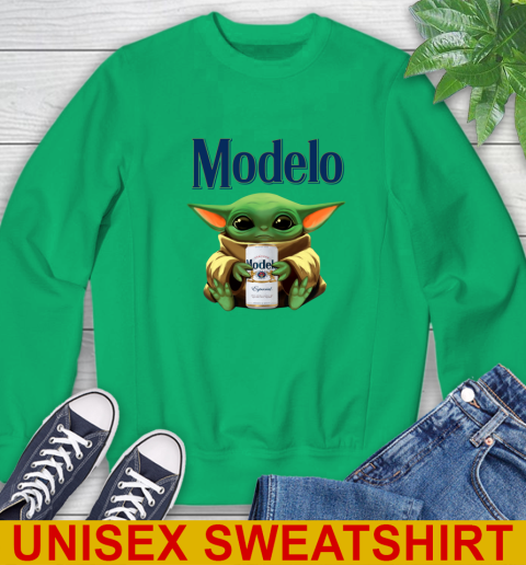 Star Wars Baby Yoda Hugs Modelo Especial Beer Shirt 30