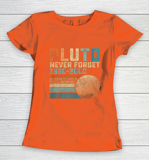 Pluto Never Forget Women's T-Shirt 3