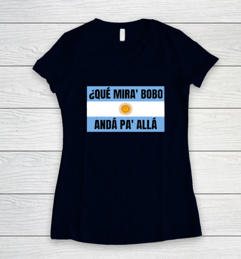 Qué Miras Bobo Women's V-Neck T-Shirt 2