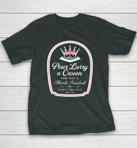 Atlanta Braves Pour Larry A Crown Youth T-Shirt 3