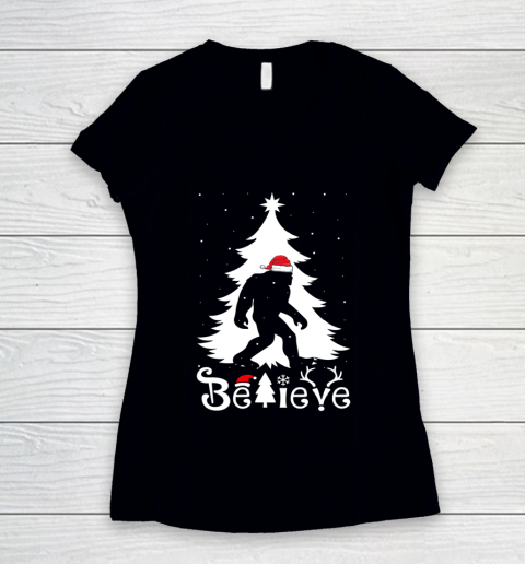 Bigfoot Christmas Gifts For Men Boys Girls Funny Christmas Women's V-Neck T-Shirt