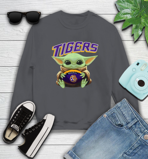 Baby Yoda Loves The LSU Tigers Star Wars NCAA Shirt 30