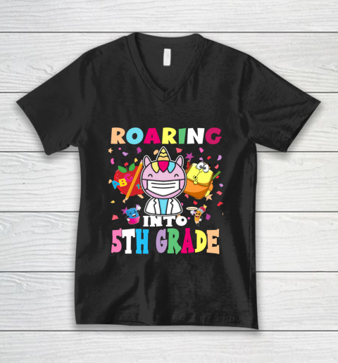 Back to school shirt Roaring into 5th grade V-Neck T-Shirt