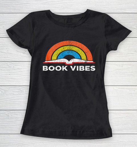 Reading Rainbow t shirt Vintage Retro Book Vibes Rainbow Gift for Reading Lovers Women's T-Shirt
