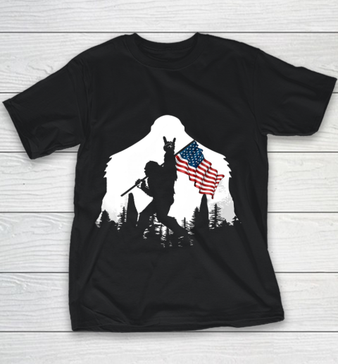 Bigfoot Victorty sign Peace USA Flag in the forest Camping Youth T-Shirt