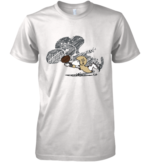 New Orleans Saints Snoopy Plays The Football Game Premium Men's T-Shirt