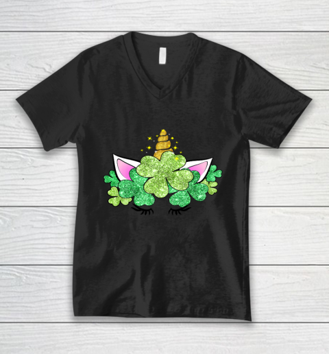 Lucky Clover Green Shamrocks Unicorn Girls St Patrick s Day V-Neck T-Shirt
