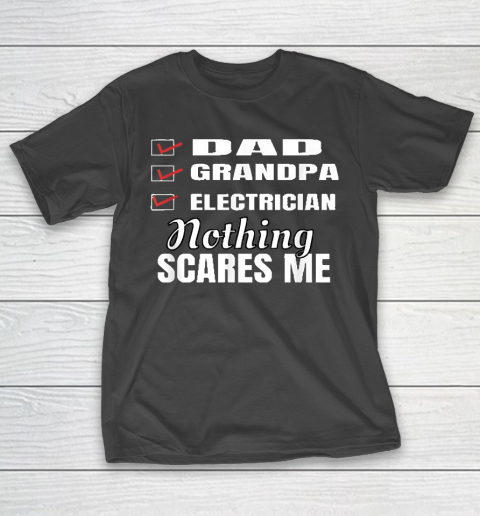 Grandpa Funny Gift Apparel  Mens Dad Grandpa Electrician Nothing Scares Me T-Shirt