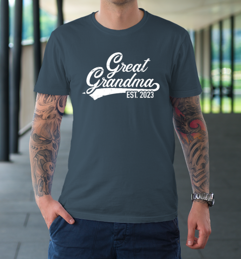 Great Grandma Est. 2023 Pregnancy Announcement T-Shirt 4