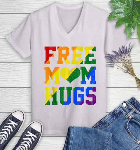 Nurse Shirt Vintage Free Mom Hugs Rainbow Heart LGBT Pride Month 2020 Shirt Women's V-Neck T-Shirt