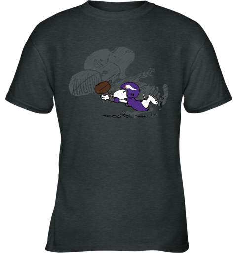 Minnesota Vikings Snoopy Plays The Football Game Youth T-Shirt