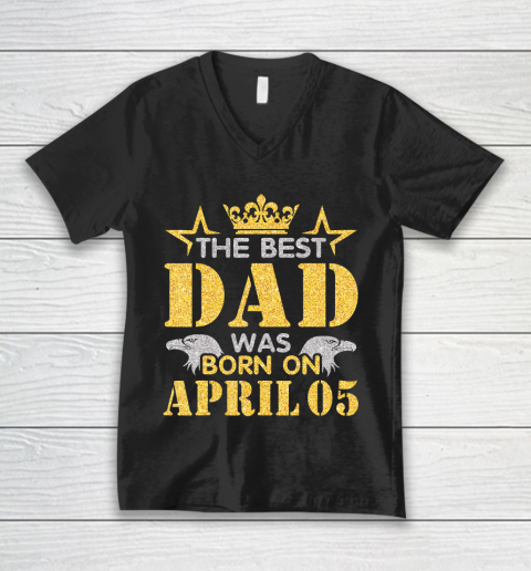 Father gift shirt The Best Dad Was Born On April 05 Happy Birthday My Daddy T Shirt V-Neck T-Shirt