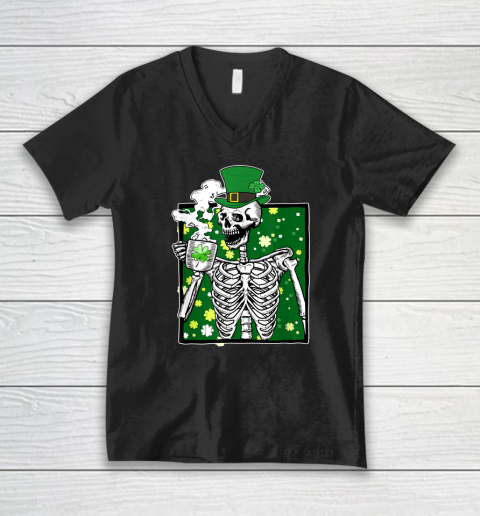 Leprechaun Top Hat Skeleton Drinking Coffee St Patrick's Day V-Neck T-Shirt