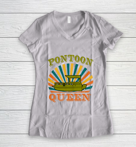 Vintage Pontoon Boat Queen Pontooning Gifts Women's V-Neck T-Shirt