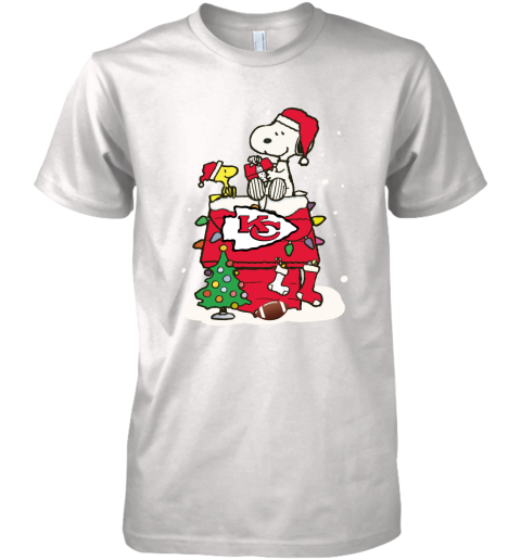 A Happy Christmas With Kansas City Chiefs Snoopy Premium Men's T-Shirt