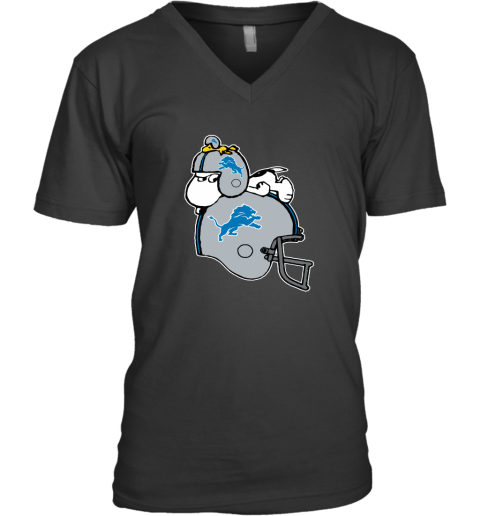 Snoopy And Woodstock Resting On Detroit Lions Helmet V-Neck T-Shirt