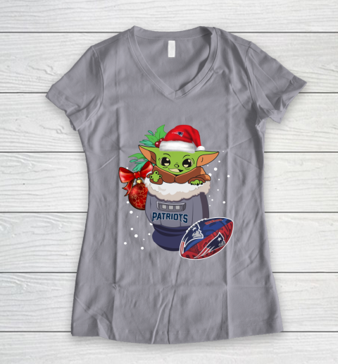 New England Patriots Christmas Baby Yoda Star Wars Funny Happy NFL Women's V-Neck T-Shirt 4