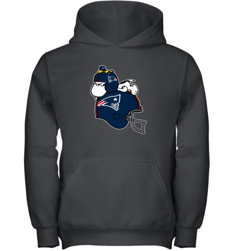 100w snoopy and woodstock resting on new englands patriots helmet youth hoodie 43 front black