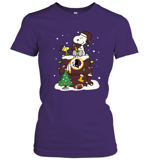 A Happy Christmas With Washington Redskins Snoopy Women's T-Shirt