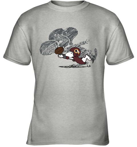 jcr1 washington redskins snoopy plays the football game youth t shirt 26 front ash