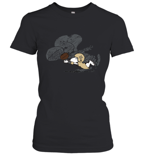 New Orleans Saints Snoopy Plays The Football Game Women's T-Shirt
