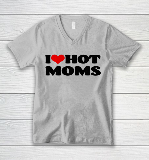 I Love Hot Moms tshirt I Heart Hot Moms Shirt V-Neck T-Shirt 2
