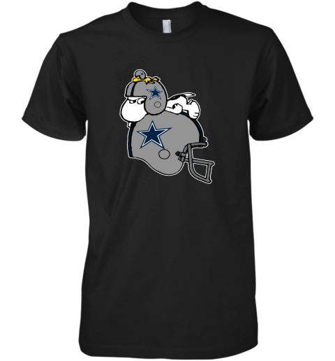 Snoopy And Woodstock Resting On Dallas Cowboys Helmet Premium Men's T-Shirt