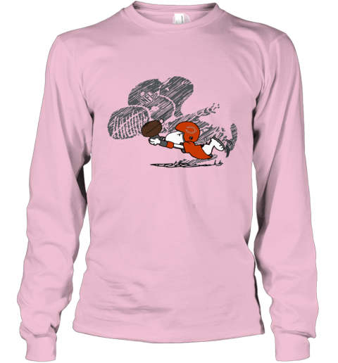 udjy chicago bears snoopy plays the football game long sleeve tee 14 front light pink