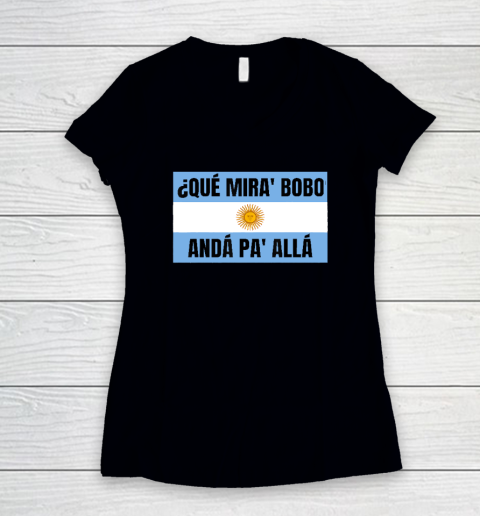 Qué Miras Bobo Women's V-Neck T-Shirt