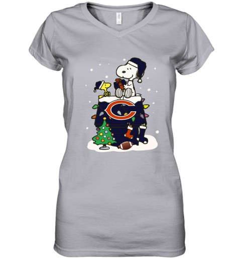 A Happy Christmas With Chicago Bears Snoopy Women's V-Neck T-Shirt