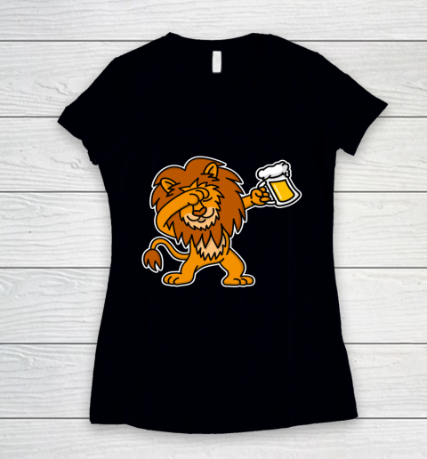 Beer Lover Funny Shirt Dab Dabbing Lion Beer Dutch King's Day King Lions Women's V-Neck T-Shirt