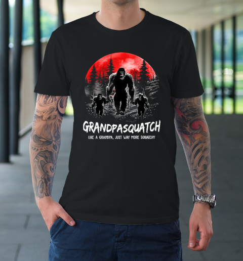 Grandpa Squatch Like A Grandpa Just Way More Squatchy Funny T-Shirt