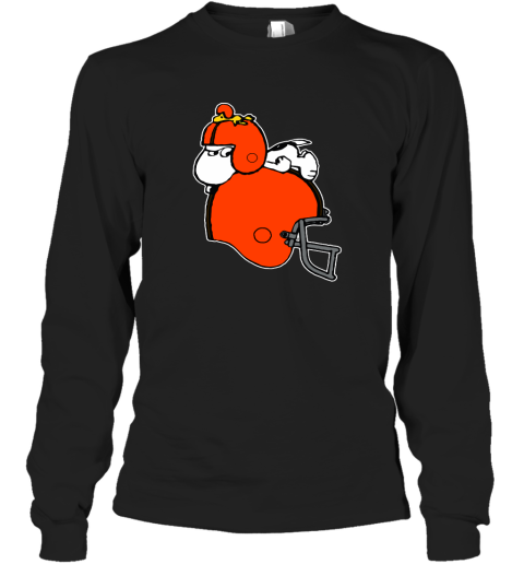 Snoopy And Woodstock Resting On Cleveland Browns Helmet Long Sleeve T-Shirt