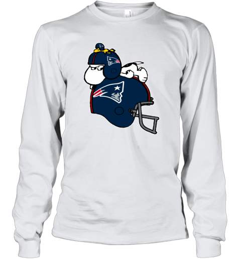 la0n snoopy and woodstock resting on new englands patriots helmet youth long sleeve 50 front white