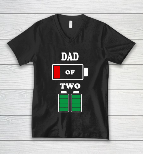 Dad of 2 Kids Funny Battery Father's Day V-Neck T-Shirt