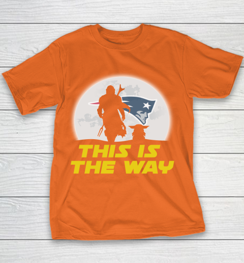 New England Patriots NFL Football Star Wars Yoda And Mandalorian This Is The Way Youth T-Shirt 4