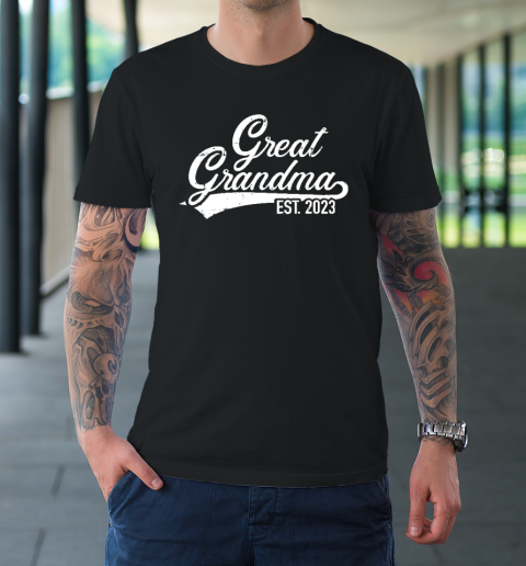 Great Grandma Est. 2023 Pregnancy Announcement T-Shirt 1