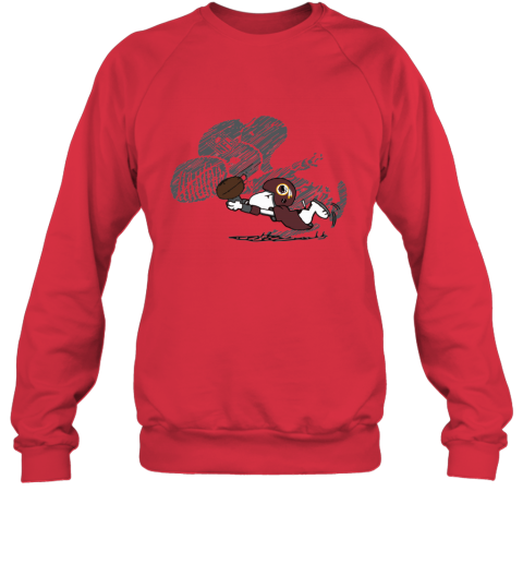 qkx0 washington redskins snoopy plays the football game sweatshirt 35 front red
