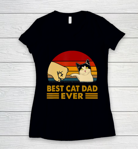 Father gift shirt Cat Dad Retro Vintage For Father's Day Cat Lovers T Shirt Women's V-Neck T-Shirt